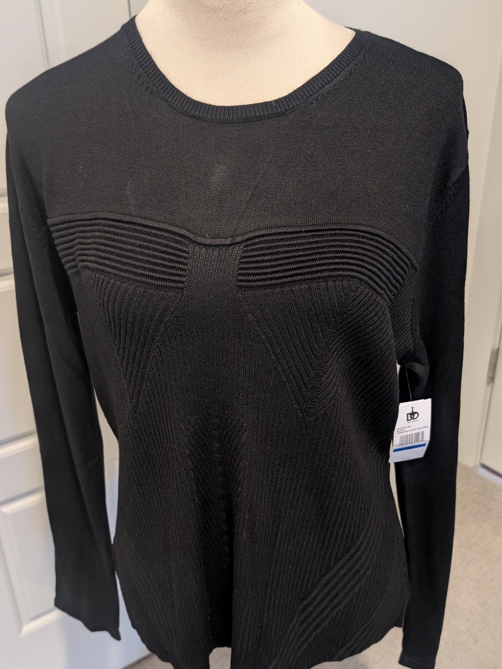 Women's Black Crew Neck Ribbed-Pattern Sweater - Picture 6 of 11